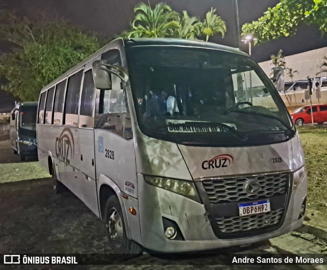 Cruz Viagens e Turismo 2828 na cidade de Santo Antônio de Jesus, Bahia, Brasil, por Andre Santos de Moraes. Número da foto: #12693655.