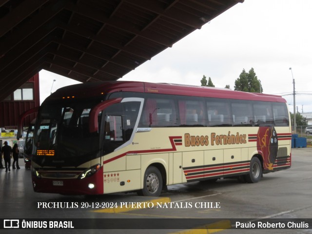 Buses Fernández  na cidade de Natales, Última Esperanza, Magallanes y de la Antártica Chilena, Chile, por Paulo Roberto Chulis. Número da foto: #12722059.