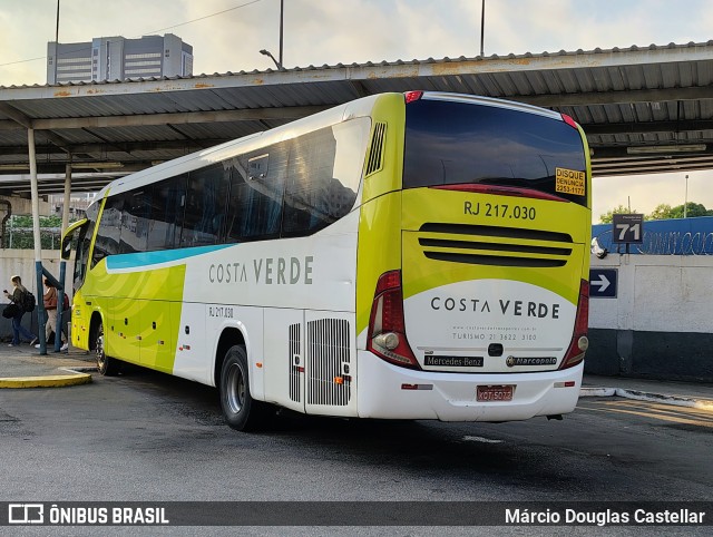Costa Verde Transportes RJ 217.030 na cidade de Rio de Janeiro, Rio de Janeiro, Brasil, por Márcio Douglas Castellar. Número da foto: #12722975.