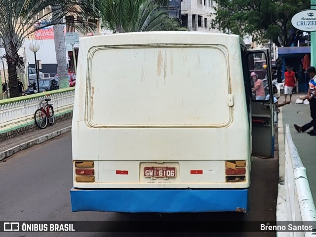 Ônibus Particulares 6106 na cidade de Monte Azul, Minas Gerais, Brasil, por Brenno Santos. Número da foto: #12727246.