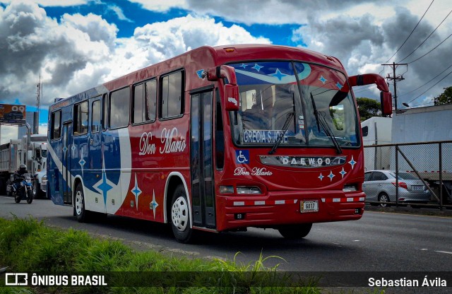 TUAN RL 40 na cidade de Uruca, Santa Ana, San José, Costa Rica, por Sebastian Ávila. Número da foto: #12727598.