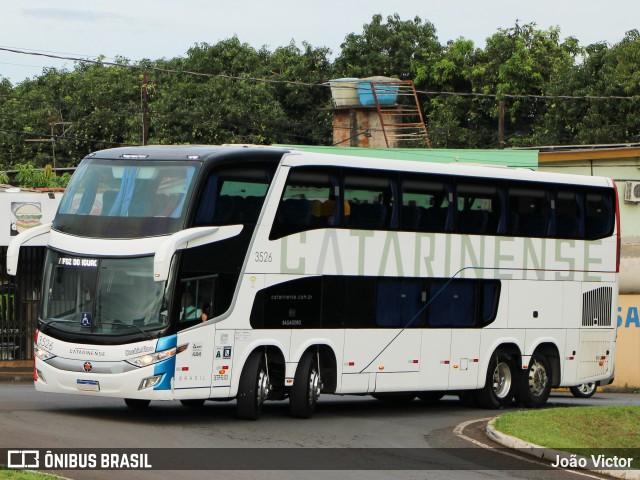 Auto Viação Catarinense 3526 na cidade de Foz do Iguaçu, Paraná, Brasil, por João Victor. Número da foto: #12726801.