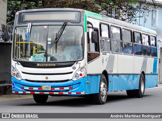 Buses Guadalupe 40 na cidade de San José, San José, Costa Rica, por Andrés Martínez Rodríguez. Número da foto: #12728607.