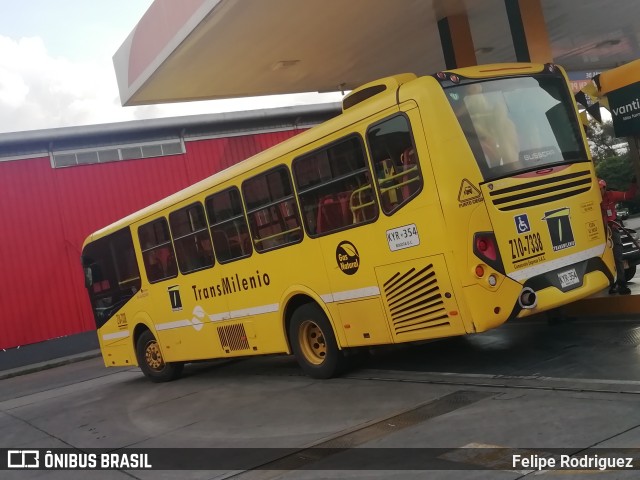 Consorcio Express S.A.S. - Transmilenio Z10-7338 na cidade de Bogotá, Colômbia, por Felipe Rodriguez. Número da foto: #12732642.