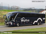 SkyBus Network 5679 na cidade de Aparecida, São Paulo, Brasil, por Luiz Krolman. Número da foto: #12730540.