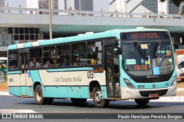 UTB - União Transporte Brasília 1810 na cidade de Brasília, Distrito Federal, Brasil, por Paulo Henrique Pereira Borges. Número da foto: #12734949.