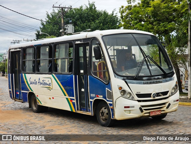 Viação Santo Antônio dos Brotos 2035 na cidade de Miracema, Rio de Janeiro, Brasil, por Diego Félix de Araujo. Número da foto: #12734314.