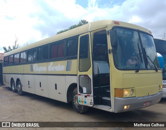 Ônibus Particulares  na cidade de Mutuípe, Bahia, Brasil, por Matheus Calhau. Número da foto: #12738948.