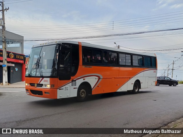 Ônibus Particulares 2002 na cidade de Bragança Paulista, São Paulo, Brasil, por Matheus Augusto Balthazar. Número da foto: #12738545.