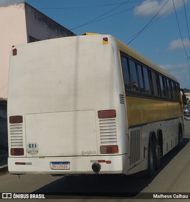 Ônibus Particulares na cidade de Laje, Bahia, Brasil, por Matheus Calhau. Número da foto: #12739703.