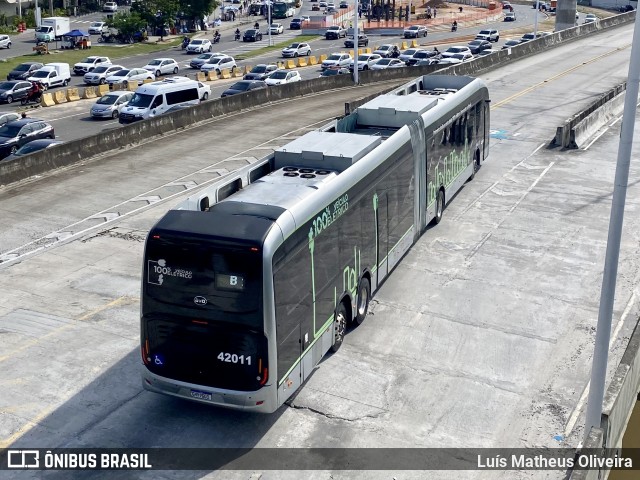 BRT Salvador 42011 na cidade de Salvador, Bahia, Brasil, por Luís Matheus Oliveira. Número da foto: #12739823.
