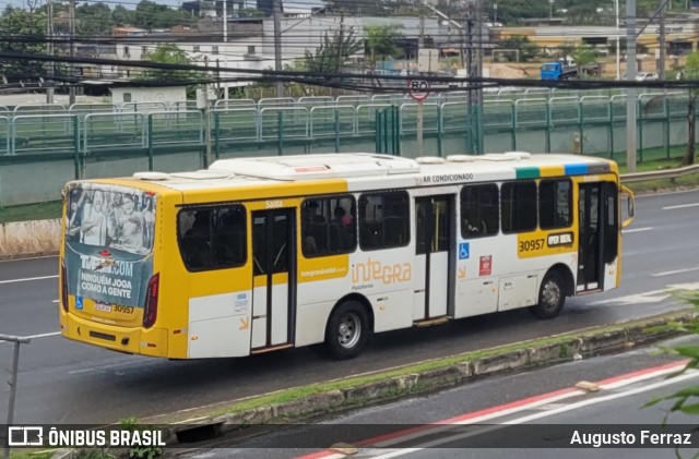Plataforma Transportes 30957 na cidade de Salvador, Bahia, Brasil, por Augusto Ferraz. Número da foto: #12741705.