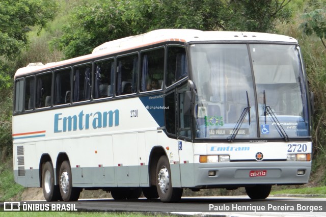 Emtram 2720 na cidade de Barra do Piraí, Rio de Janeiro, Brasil, por Paulo Henrique Pereira Borges. Número da foto: #12744685.