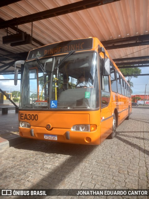 Auto Viação São José dos Pinhais EA300 na cidade de Curitiba, Paraná, Brasil, por JONATHAN EDUARDO CANTOR. Número da foto: #12744185.