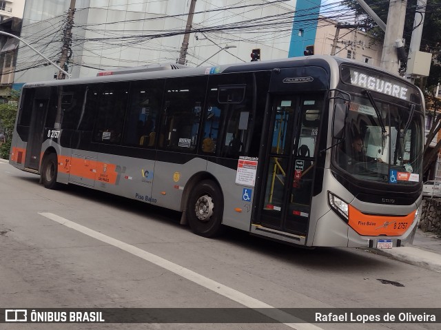 Viação Gato Preto 8 2757 na cidade de São Paulo, São Paulo, Brasil, por Rafael Lopes de Oliveira. Número da foto: #12744935.