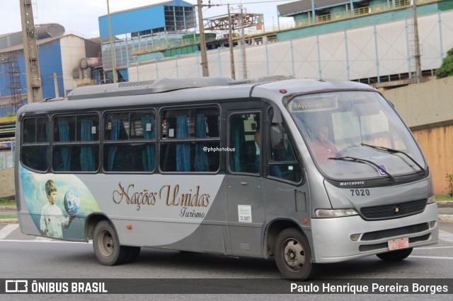 Nações Unidas Transportadora Turistica 7020 na cidade de Volta Redonda, Rio de Janeiro, Brasil, por Paulo Henrique Pereira Borges. Número da foto: #12744604.