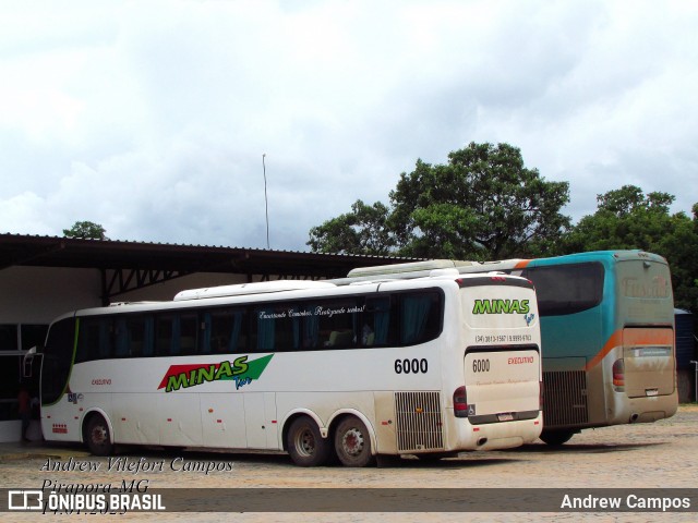 Minas Tur 6000 na cidade de Pirapora, Minas Gerais, Brasil, por Andrew Campos. Número da foto: #12748990.