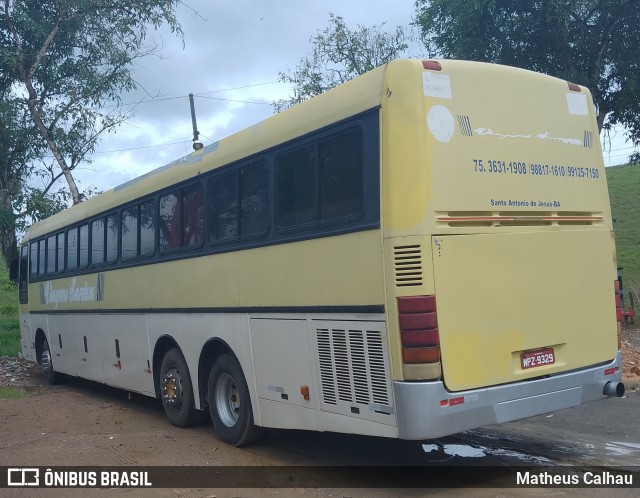 Ônibus Particulares  na cidade de Mutuípe, Bahia, Brasil, por Matheus Calhau. Número da foto: #12748377.