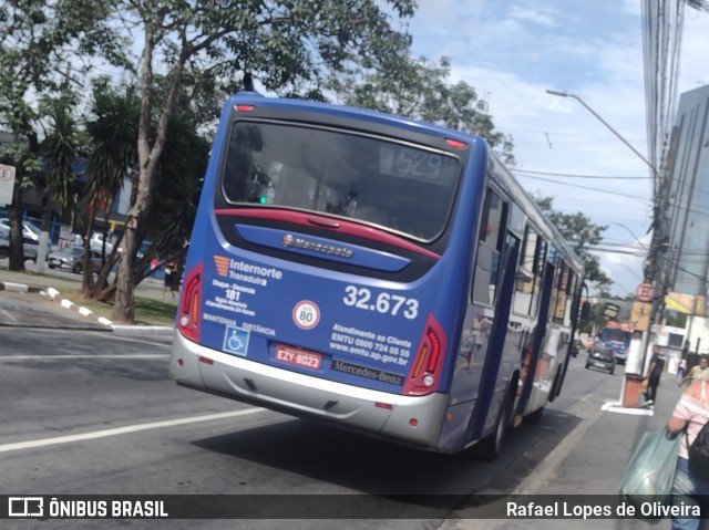 Viação Transdutra 32.673 na cidade de Arujá, São Paulo, Brasil, por Rafael Lopes de Oliveira. Número da foto: #12696160.