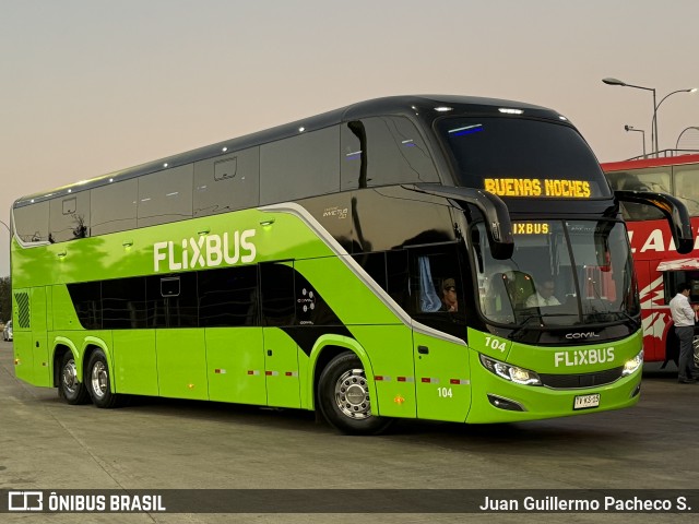 FlixBus 104 na cidade de Santiago, Santiago, Metropolitana de Santiago, Chile, por Juan Guillermo Pacheco S.. Número da foto: #12751553.