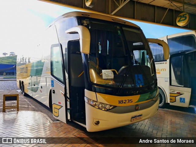 Empresa Gontijo de Transportes 18235 na cidade de Perdões, Minas Gerais, Brasil, por Andre Santos de Moraes. Número da foto: #12751860.