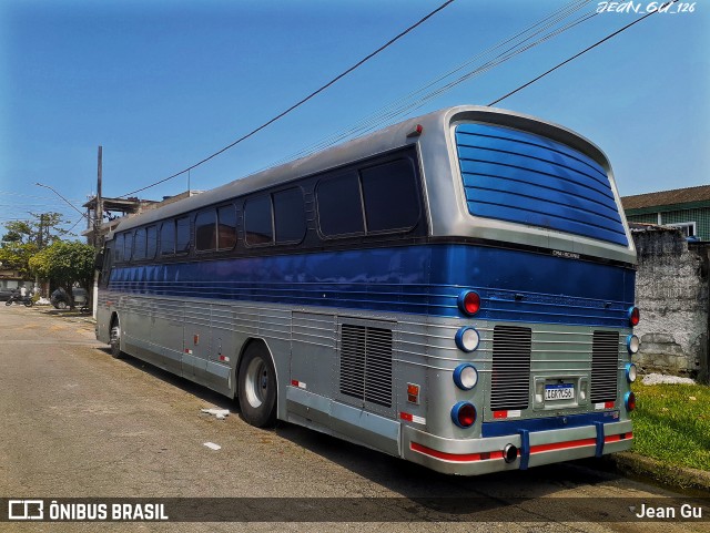 Ônibus Particulares 7256 na cidade de Guarujá, São Paulo, Brasil, por Jean Gu. Número da foto: #12750050.