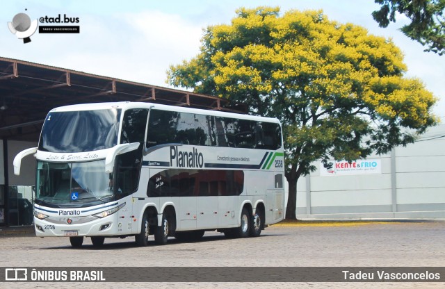 Planalto Transportes 2558 na cidade de Carazinho, Rio Grande do Sul, Brasil, por Tadeu Vasconcelos. Número da foto: #12749443.