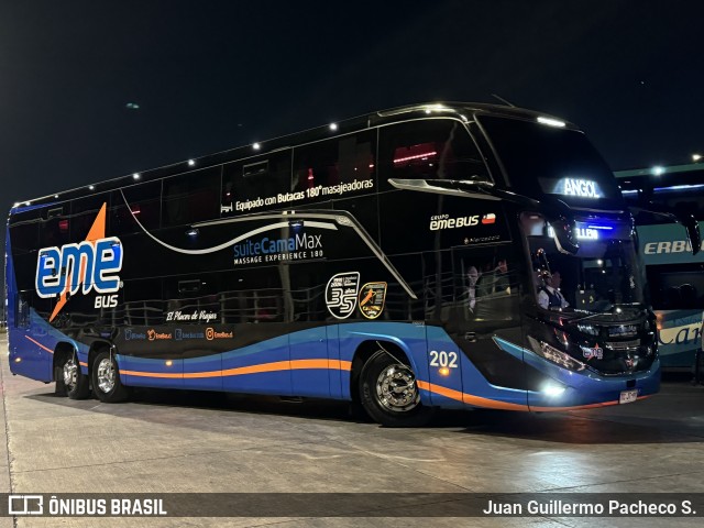 Pullman Eme Bus 202 na cidade de Santiago, Santiago, Metropolitana de Santiago, Chile, por Juan Guillermo Pacheco S.. Número da foto: #12751492.