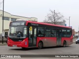 London United DLE30368 na cidade de Ealing, Greater London, Inglaterra, por Fábio Takahashi Tanniguchi. Número da foto: #12751672.