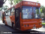 Redbus Urbano E09 na cidade de Las Condes, Santiago, Metropolitana de Santiago, Chile, por Benjamín Tomás Lazo Acuña. Número da foto: #:id.
