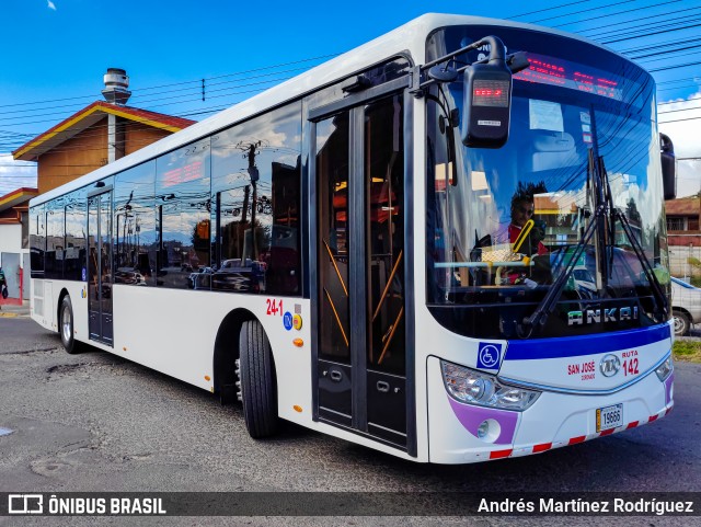 Transportes Coronado 24-1 na cidade de Vásquez de Coronado, San José, Costa Rica, por Andrés Martínez Rodríguez. Número da foto: #12755270.