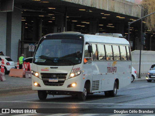 Viação Triunfo 23300 na cidade de Belo Horizonte, Minas Gerais, Brasil, por Douglas Célio Brandao. Número da foto: #12757925.