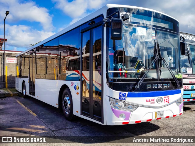 Transportes Coronado 24-1 na cidade de Vásquez de Coronado, San José, Costa Rica, por Andrés Martínez Rodríguez. Número da foto: #12757071.