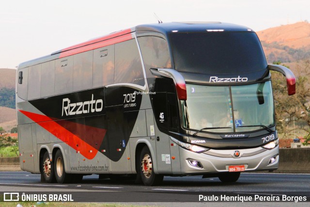 Rizzato Transporte e Turismo 7019 na cidade de Roseira, São Paulo, Brasil, por Paulo Henrique Pereira Borges. Número da foto: #12760216.
