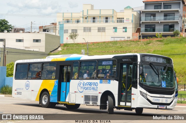 American Vans Transportes e Turismo 2502 na cidade de Porto Feliz, São Paulo, Brasil, por Murilo da Silva. Número da foto: #12760242.