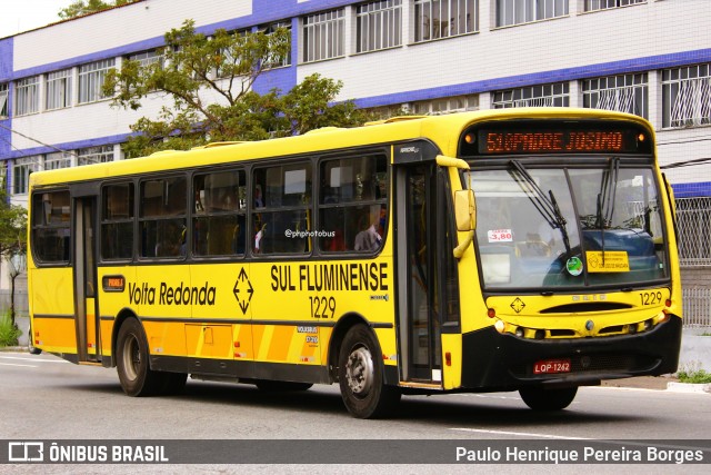 Viação Sul Fluminense 1229 na cidade de Volta Redonda, Rio de Janeiro, Brasil, por Paulo Henrique Pereira Borges. Número da foto: #12762104.