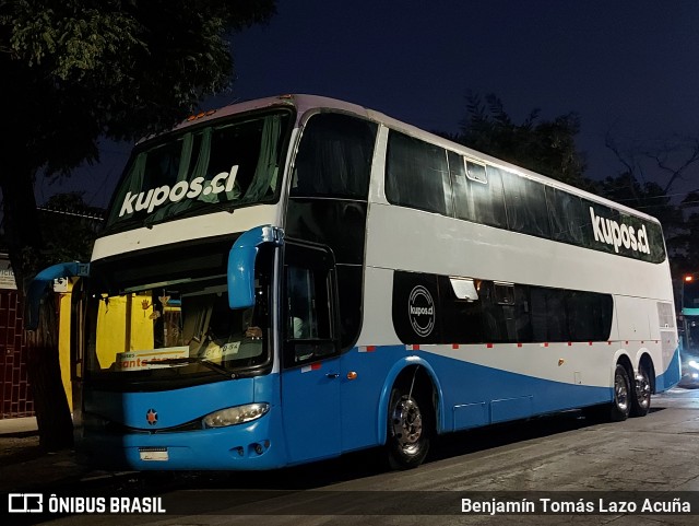 Pullman Santa Maria CVTD54 na cidade de Estación Central, Santiago, Metropolitana de Santiago, Chile, por Benjamín Tomás Lazo Acuña. Número da foto: #12763953.