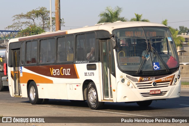 Auto Ônibus Vera Cruz DC 5.079 na cidade de Duque de Caxias, Rio de Janeiro, Brasil, por Paulo Henrique Pereira Borges. Número da foto: #12762058.