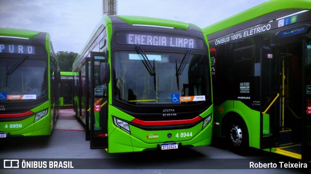 Express Transportes Urbanos Ltda 4 8944 na cidade de São Paulo, São Paulo, Brasil, por Roberto Teixeira. Número da foto: #12762807.