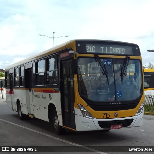 Empresa Metropolitana 715 na cidade de Recife, Pernambuco, Brasil, por Ewerton José. Número da foto: #12762569.