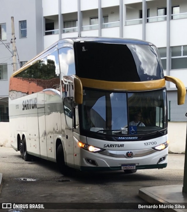 Saritur - Santa Rita Transporte Urbano e Rodoviário 13700 na cidade de Oliveira, Minas Gerais, Brasil, por Bernardo Márcio Silva. Número da foto: #12762061.