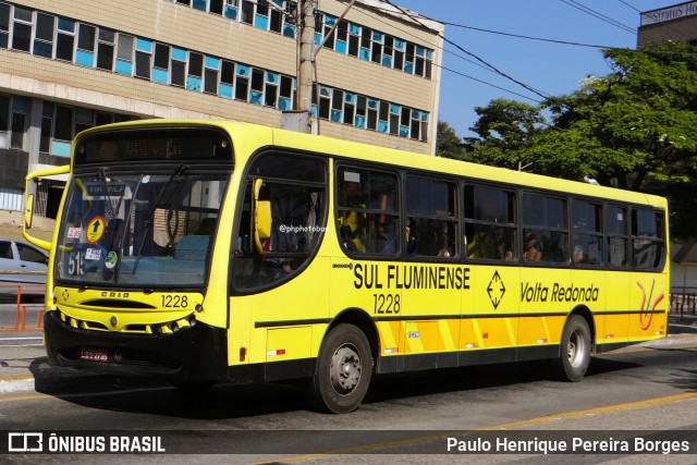 Viação Sul Fluminense 1228 na cidade de Volta Redonda, Rio de Janeiro, Brasil, por Paulo Henrique Pereira Borges. Número da foto: #12762095.