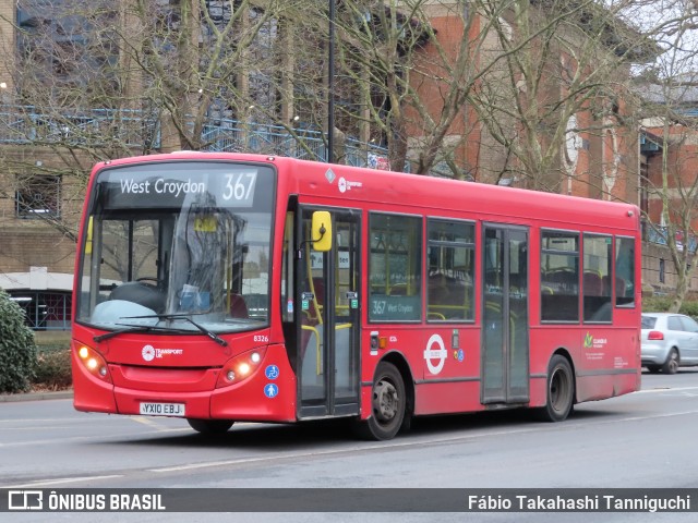 Abellio London Bus Company 8326 na cidade de Bromley, Greater London, Inglaterra, por Fábio Takahashi Tanniguchi. Número da foto: #12765254.