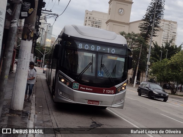 Viação Campo Belo 7 1315 na cidade de São Paulo, São Paulo, Brasil, por Rafael Lopes de Oliveira. Número da foto: #12764212.