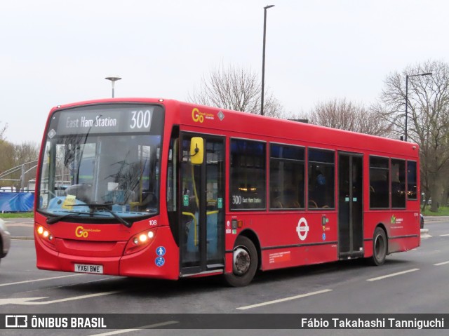Go-Ahead London 108 na cidade de London, Greater London, Inglaterra, por Fábio Takahashi Tanniguchi. Número da foto: #12767648.