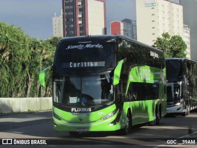 FlixBus Transporte e Tecnologia do Brasil 1300 na cidade de Curitiba, Paraná, Brasil, por GDC __39AM. Número da foto: #12766827.