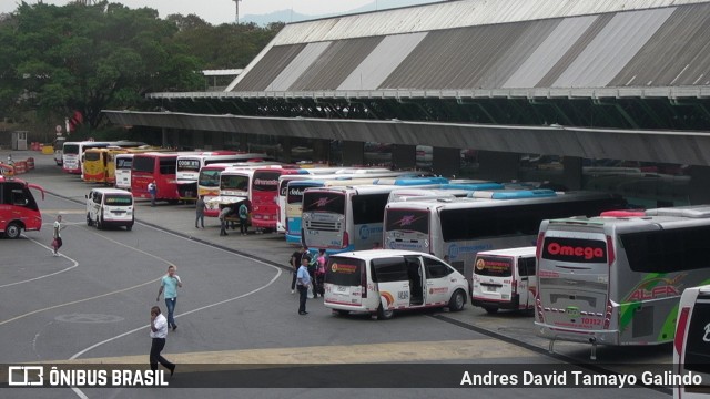 Terminais Rodoviários e Urbanos TERMINAL NORTE MEDELLIN na cidade de Medellín, Antioquia, Colômbia, por Andres David Tamayo Galindo. Número da foto: #12769752.