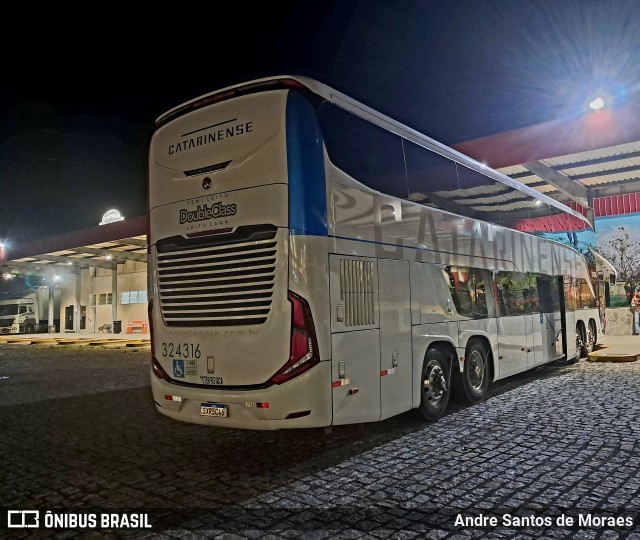 Auto Viação Catarinense 324316 na cidade de Pariquera-Açu, São Paulo, Brasil, por Andre Santos de Moraes. Número da foto: #12772548.