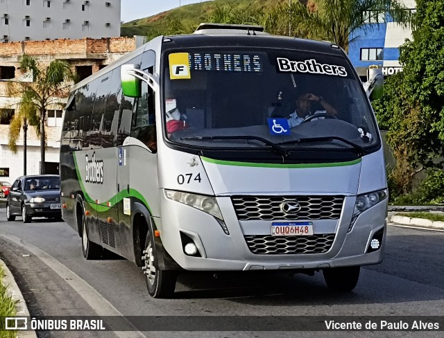 Brothers Vans 074 na cidade de Aparecida, São Paulo, Brasil, por Vicente de Paulo Alves. Número da foto: #12771932.