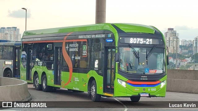 TRANSPPASS - Transporte de Passageiros 8 1202 na cidade de Osasco, São Paulo, Brasil, por Lucas Kevin. Número da foto: #12699875.